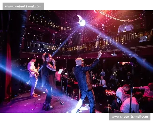 球迷沸腾点燃赛场激情城市之夜见证荣耀巅峰时刻开启狂欢时代